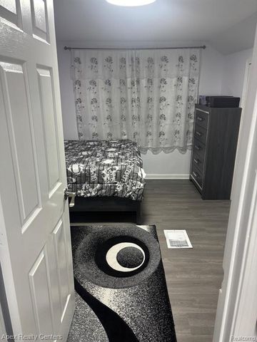 6320 Saint Marys Street, Detroit, MI 48228