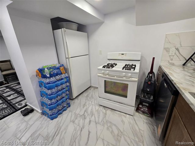 6320 Saint Marys Street, Detroit, MI 48228