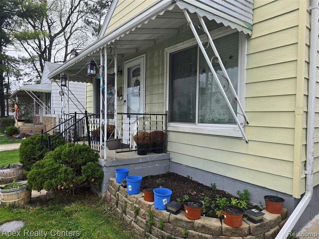 6320 Saint Marys Street, Detroit, MI 48228