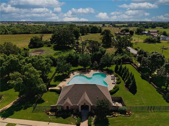 6211 S 28th Street, Rogers, AR 72758