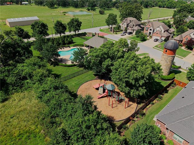 6211 S 28th Street, Rogers, AR 72758