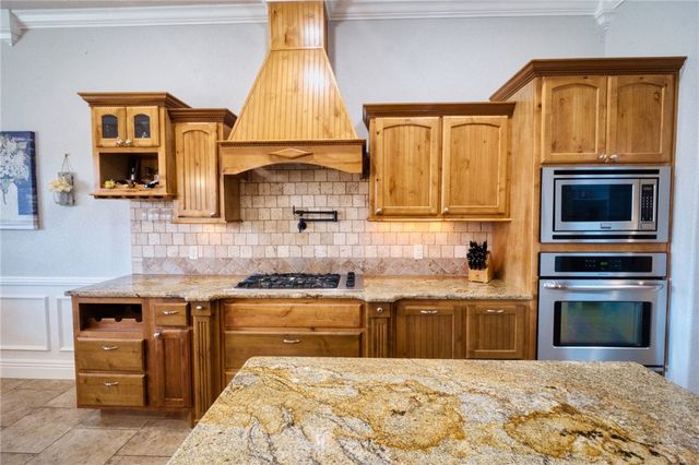 6211 S 28th Street, Rogers, AR 72758