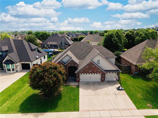 6211 S 28th Street, Rogers, AR 72758