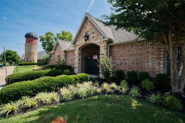 6211 S 28th Street, Rogers, AR 72758