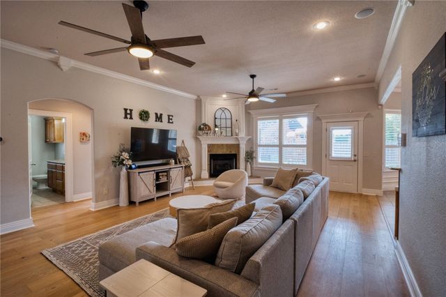 6211 S 28th Street, Rogers, AR 72758