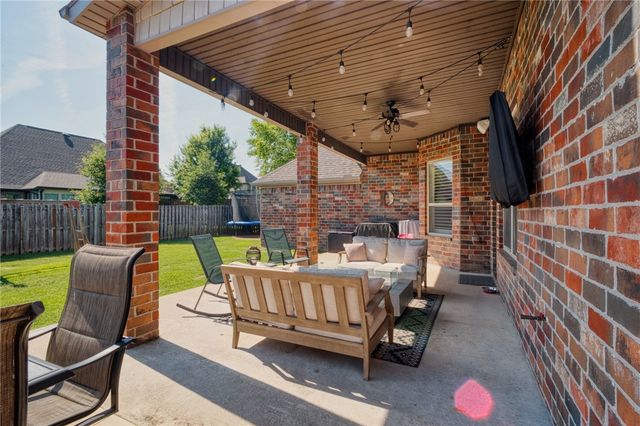 6211 S 28th Street, Rogers, AR 72758
