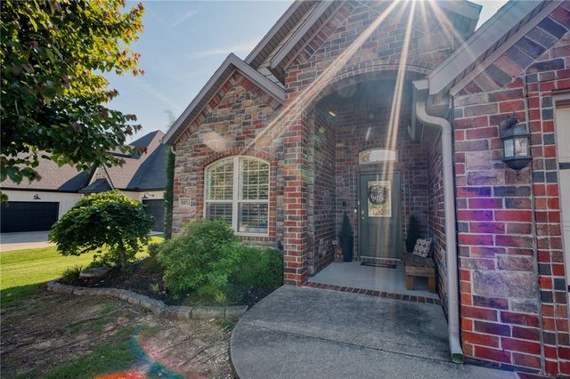 6211 S 28th Street, Rogers, AR 72758