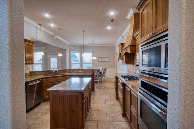 6211 S 28th Street, Rogers, AR 72758