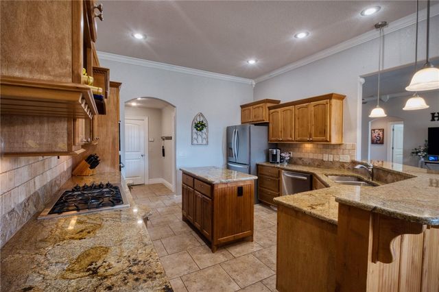 6211 S 28th Street, Rogers, AR 72758