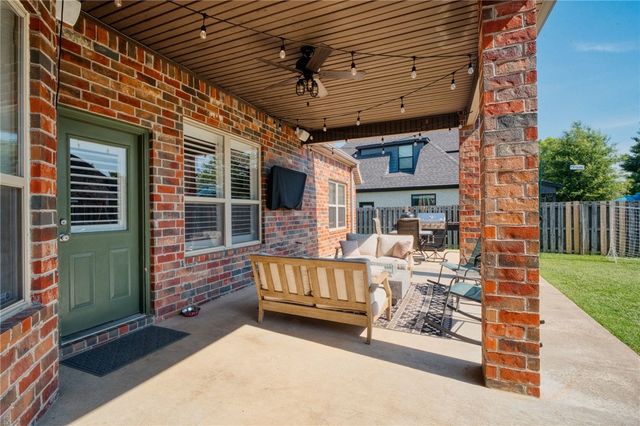 6211 S 28th Street, Rogers, AR 72758