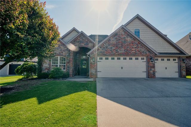 6211 S 28th Street, Rogers, AR 72758