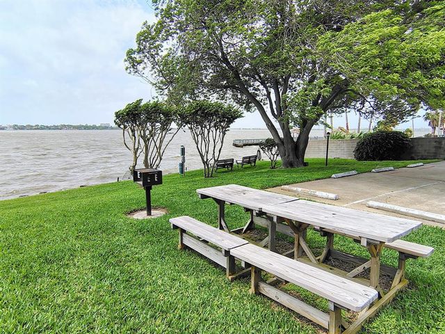 205 Yacht Club Lane 205, Seabrook, TX 77586