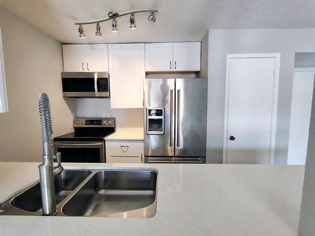205 Yacht Club Lane 205, Seabrook, TX 77586
