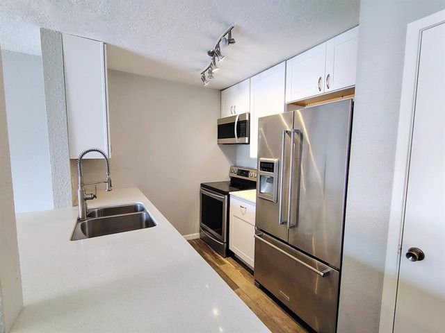 205 Yacht Club Lane 205, Seabrook, TX 77586