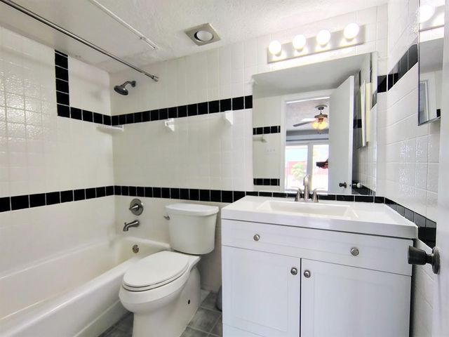 205 Yacht Club Lane 205, Seabrook, TX 77586