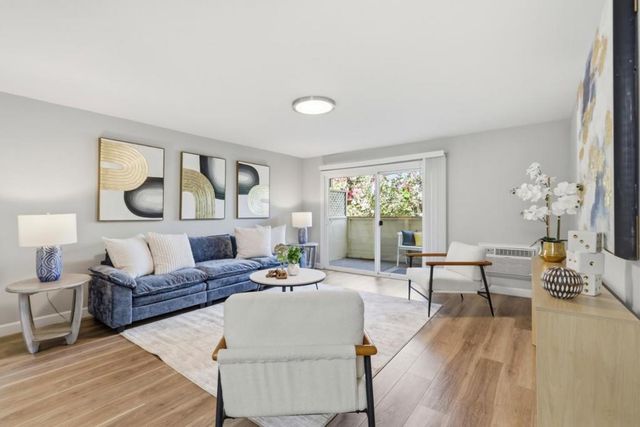 1033 Crestview Drive 110, Mountain View, CA 94040