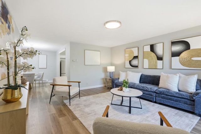 1033 Crestview Drive 110, Mountain View, CA 94040
