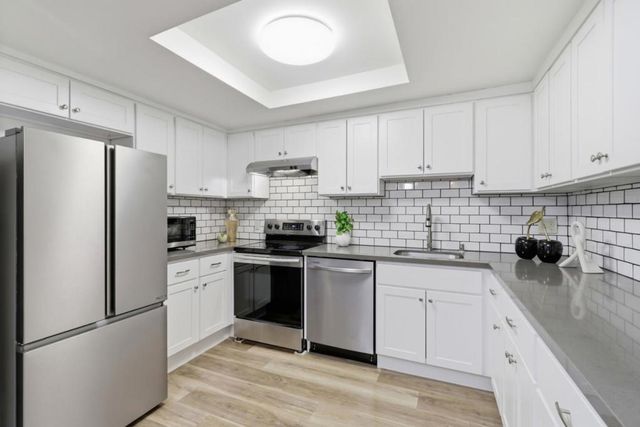 1033 Crestview Drive 110, Mountain View, CA 94040