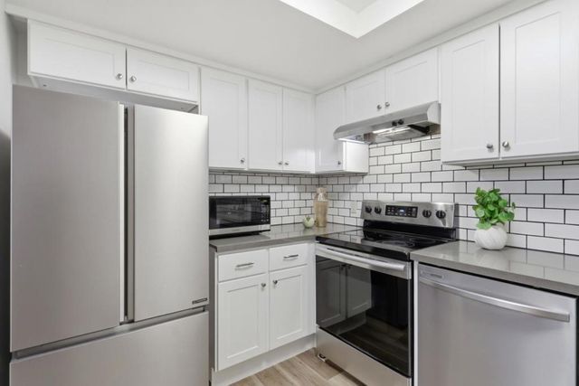 1033 Crestview Drive 110, Mountain View, CA 94040