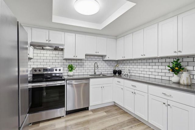 1033 Crestview Drive 110, Mountain View, CA 94040