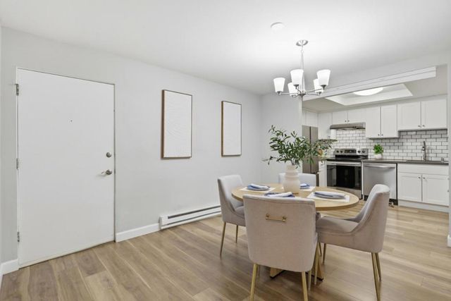 1033 Crestview Drive 110, Mountain View, CA 94040