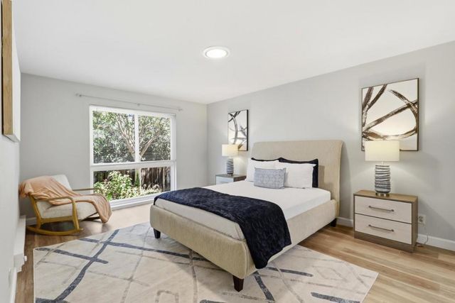 1033 Crestview Drive 110, Mountain View, CA 94040