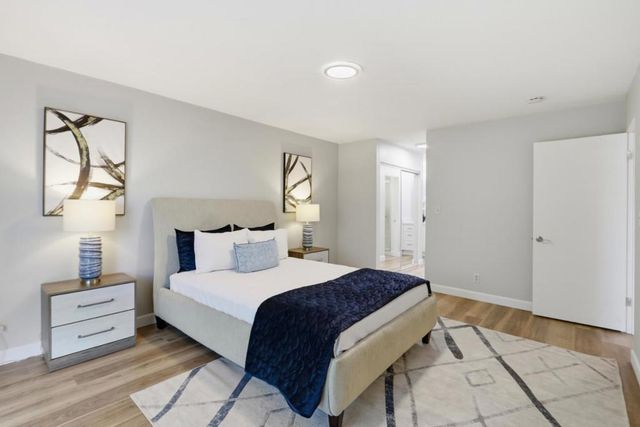 1033 Crestview Drive 110, Mountain View, CA 94040