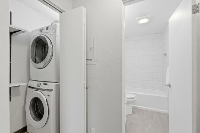 1033 Crestview Drive 110, Mountain View, CA 94040