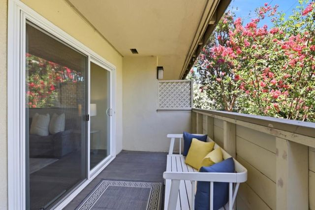 1033 Crestview Drive 110, Mountain View, CA 94040