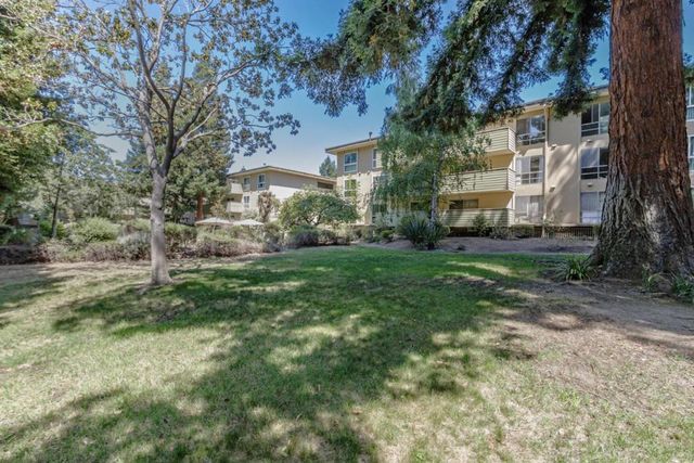 1033 Crestview Drive 110, Mountain View, CA 94040