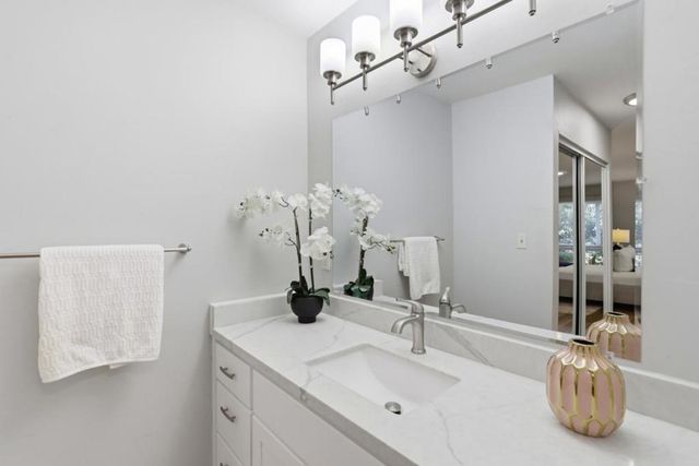 1033 Crestview Drive 110, Mountain View, CA 94040