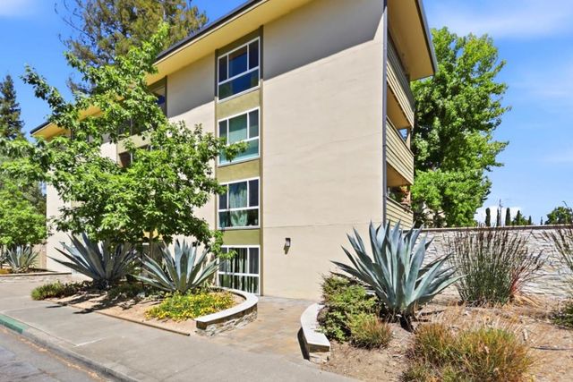 1033 Crestview Drive 110, Mountain View, CA 94040
