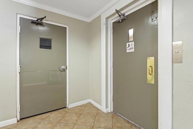 1033 Crestview Drive 110, Mountain View, CA 94040