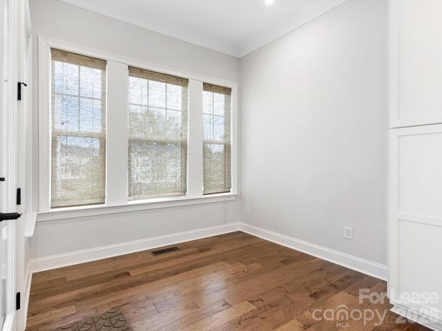 2555 Deacon Avenue, Charlotte, NC 28204