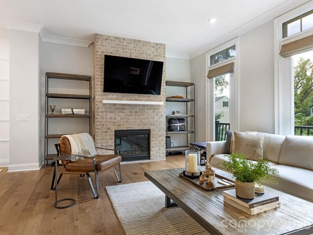 2555 Deacon Avenue, Charlotte, NC 28204