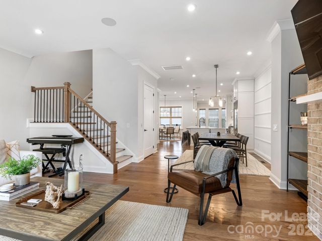 2555 Deacon Avenue, Charlotte, NC 28204