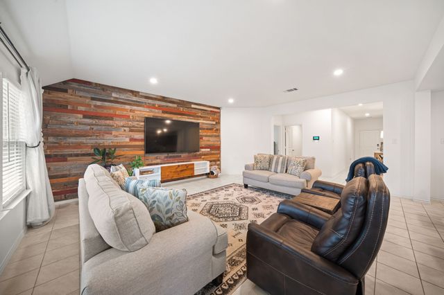 1536 Owen Way, Waxahachie, TX 75165