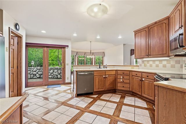 1012 Cloverdale Circle NE, Massillon, OH 44646