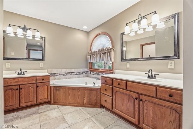 1012 Cloverdale Circle NE, Massillon, OH 44646