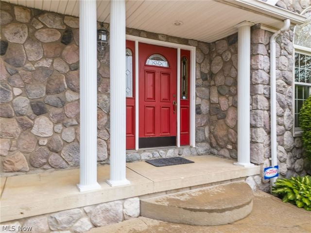 1012 Cloverdale Circle NE, Massillon, OH 44646