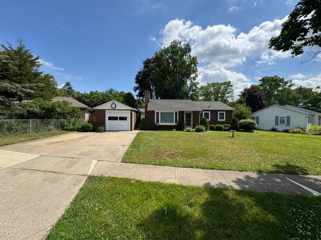 26 Hill Drive, Crystal Lake, IL 60014