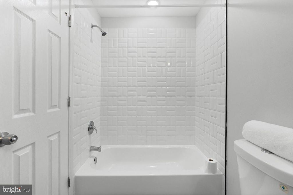 Image 10 of property listing at 5134 PEMBRIDGE AVE, Baltimore, MD 21215