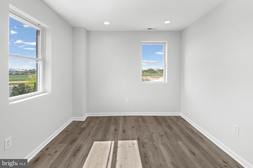 Image 19 of property listing at 5134 PEMBRIDGE AVE, Baltimore, MD 21215