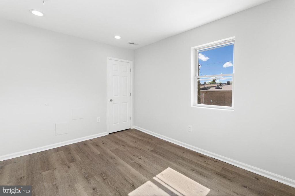 Image 20 of property listing at 5134 PEMBRIDGE AVE, Baltimore, MD 21215