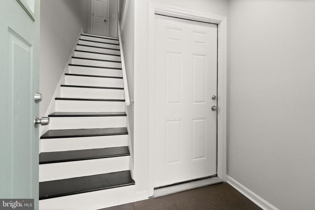 Image 3 of property listing at 5134 PEMBRIDGE AVE, Baltimore, MD 21215