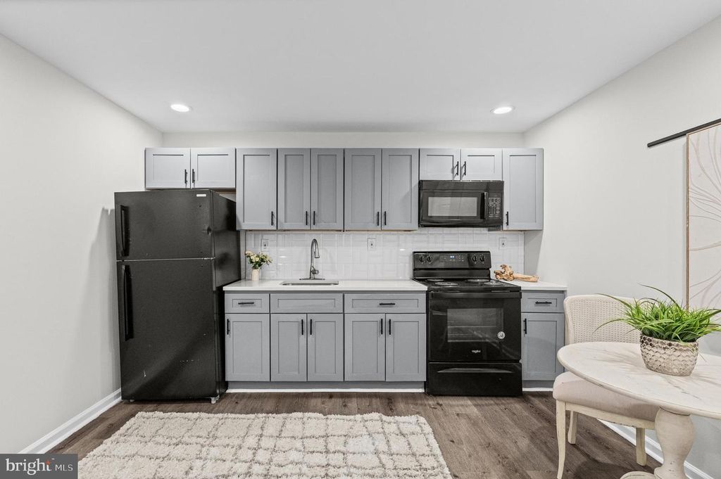 Image 5 of property listing at 5134 PEMBRIDGE AVE, Baltimore, MD 21215