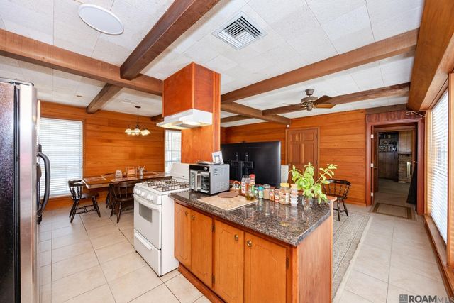 1441 S Woodhaven Dr, Baton Rouge, LA 70815