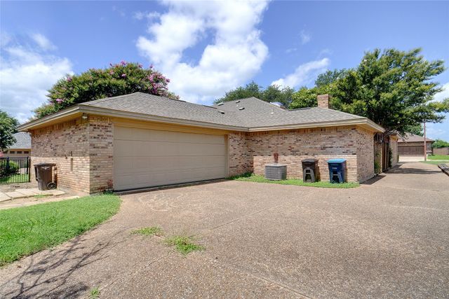 5717 Ridgerock Road, Fort Worth, TX 76132