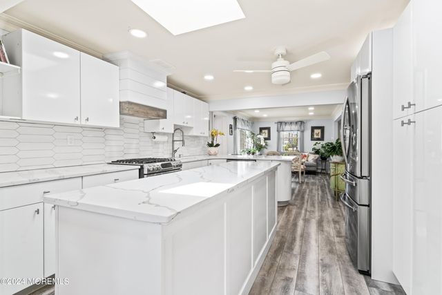 6 Joyce Place, Hazlet, NJ 07730