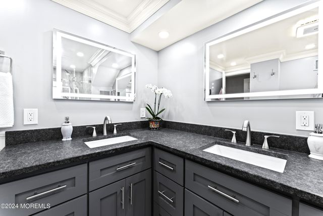 6 Joyce Place, Hazlet, NJ 07730